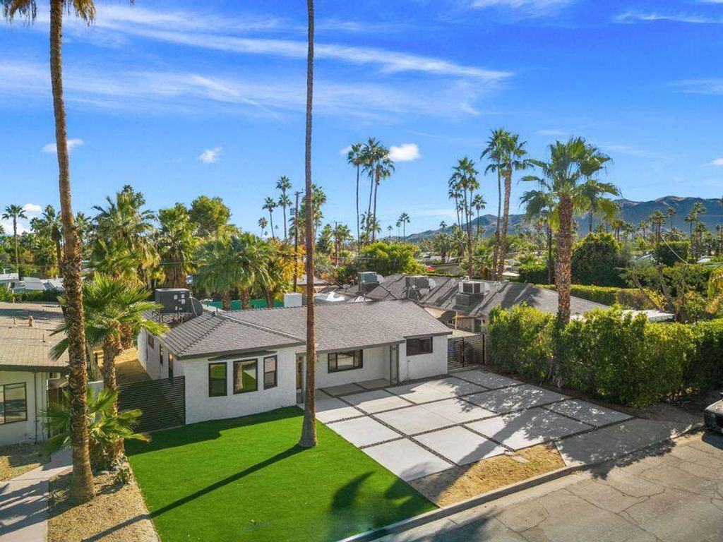 686 S Camino Real, Palm Springs