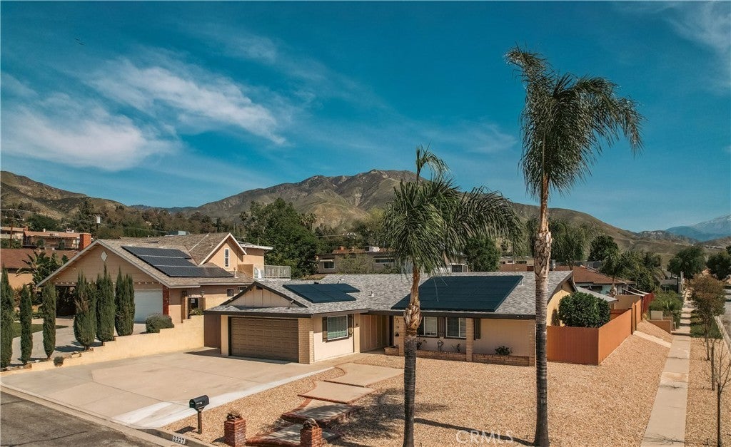 Photo of Listing #IV26058522