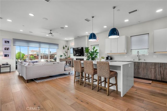 130 S Prospect A, Redondo Beach.