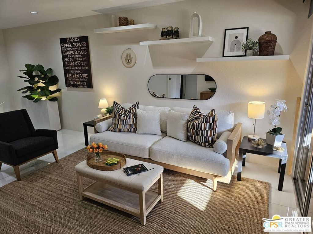 420 N Villa Court # 202, Palm Springs