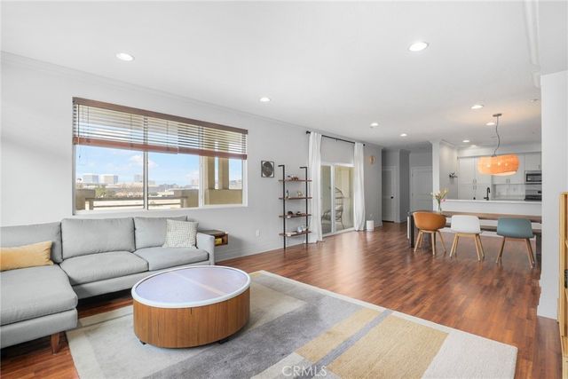 13024 Union Avenue 401, Hawthorne.