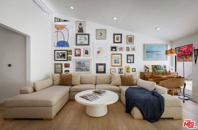 3991 Prospect Avenue, Los Angeles