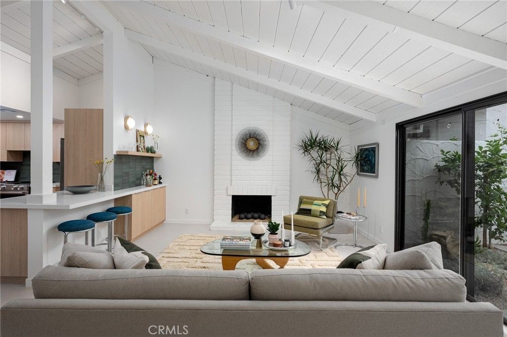 2255 Miramonte W # D, Palm Springs