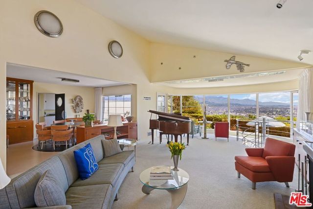 3814 Amesbury Road, Los Angeles