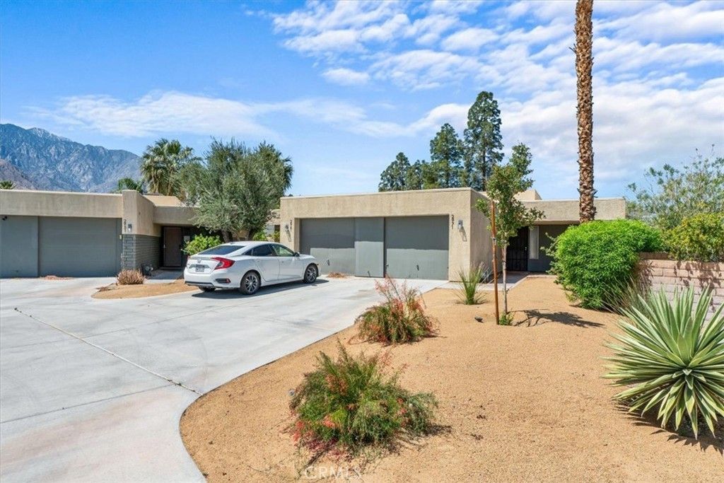 2971 E Sunflower Circle E, Palm Springs