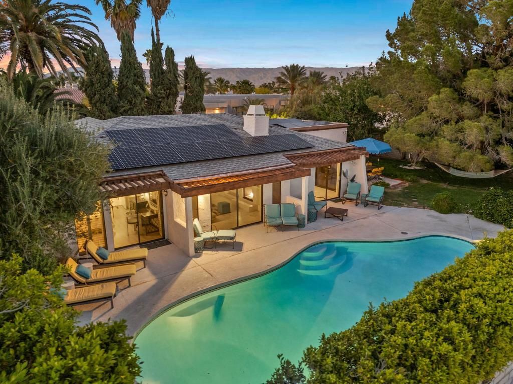 1385 E Via Escuela, Palm Springs
