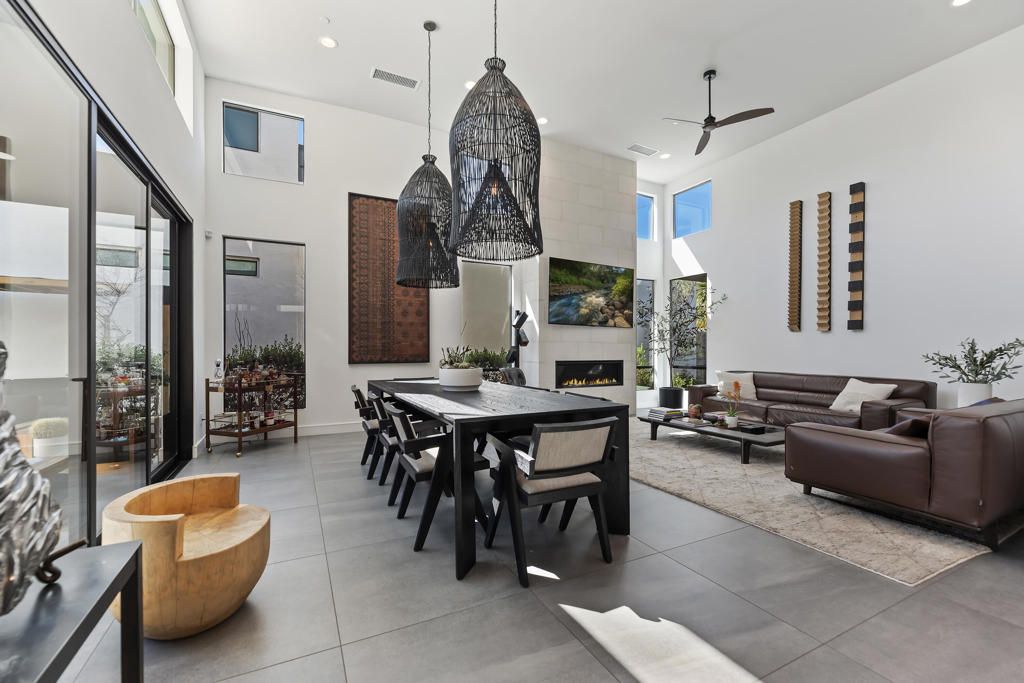 125 Blue Moon Drive, Palm Springs