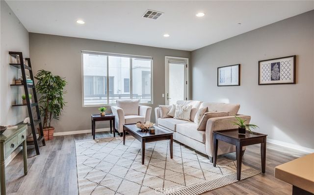 12921 Mission 102, Hawthorne.