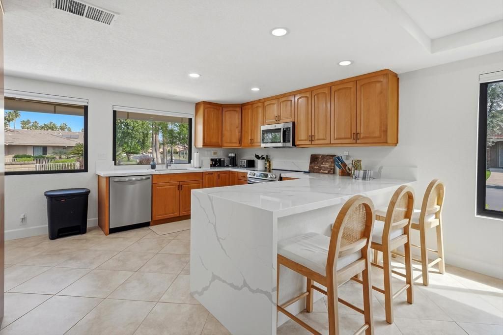 2 Maximo Way, Palm Desert