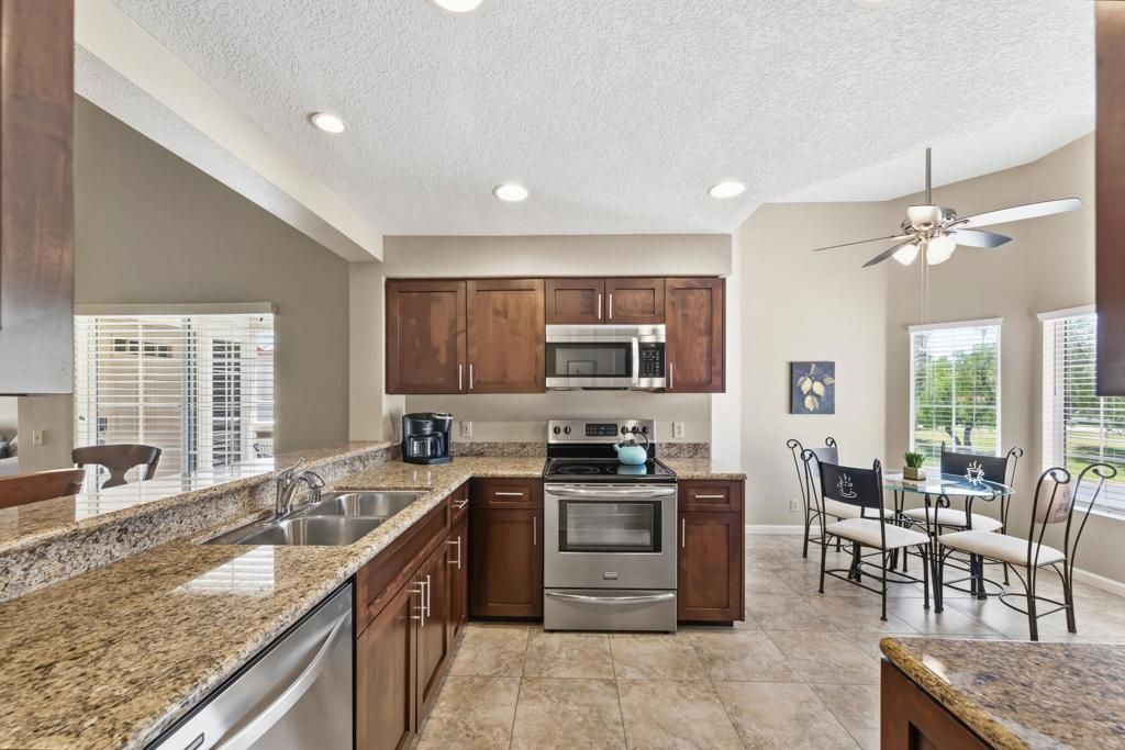 290 Vista Royale Circle W, Palm Desert