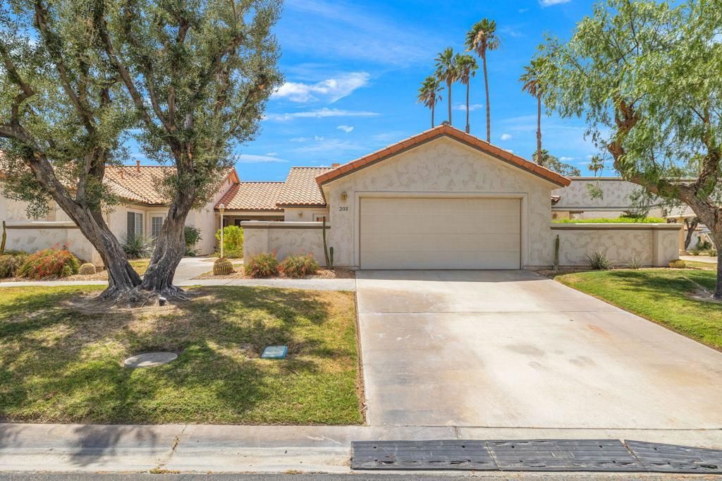 203 Desert Falls Drive E, Palm Desert