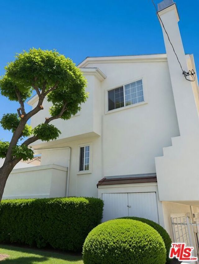 14711 S Berendo Avenue 16, Gardena.