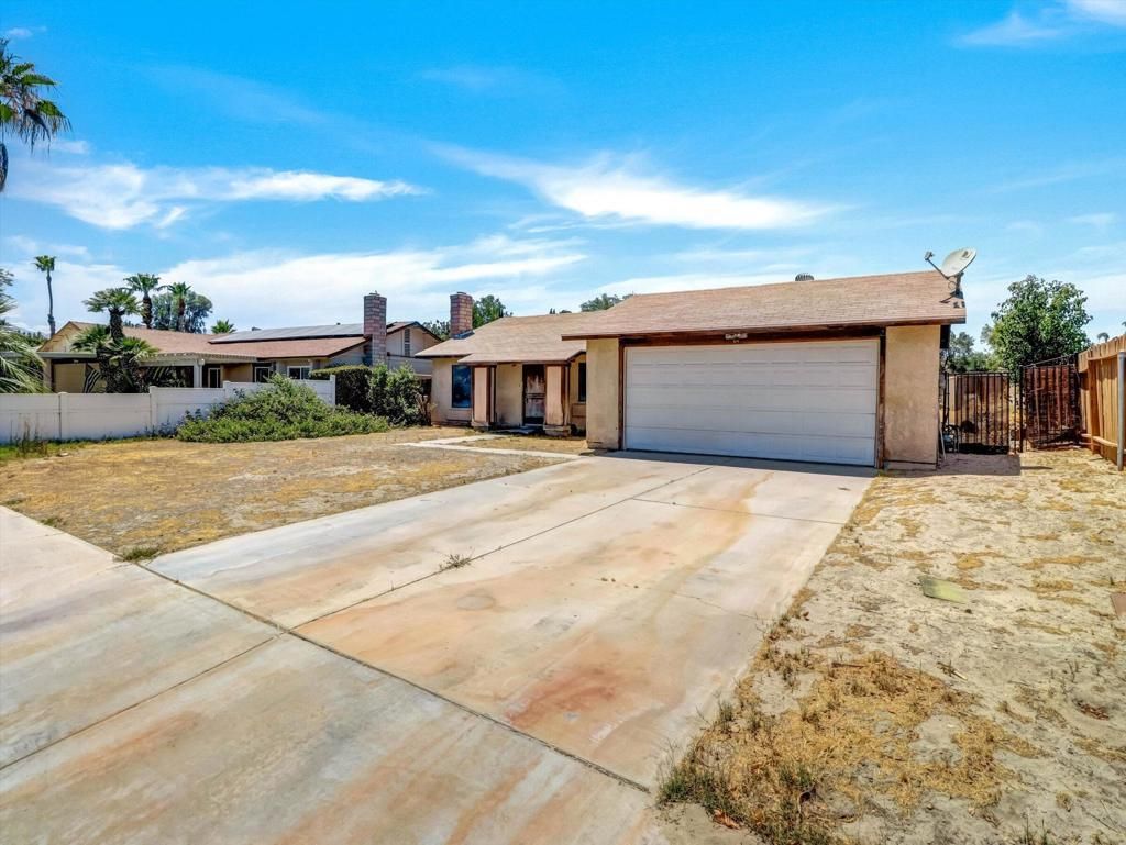 42805 Virginia Avenue, Palm Desert
