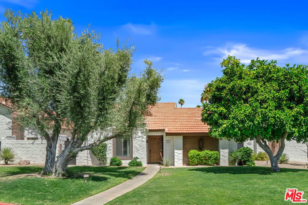 2252 Miramonte Circle # B, Palm Springs