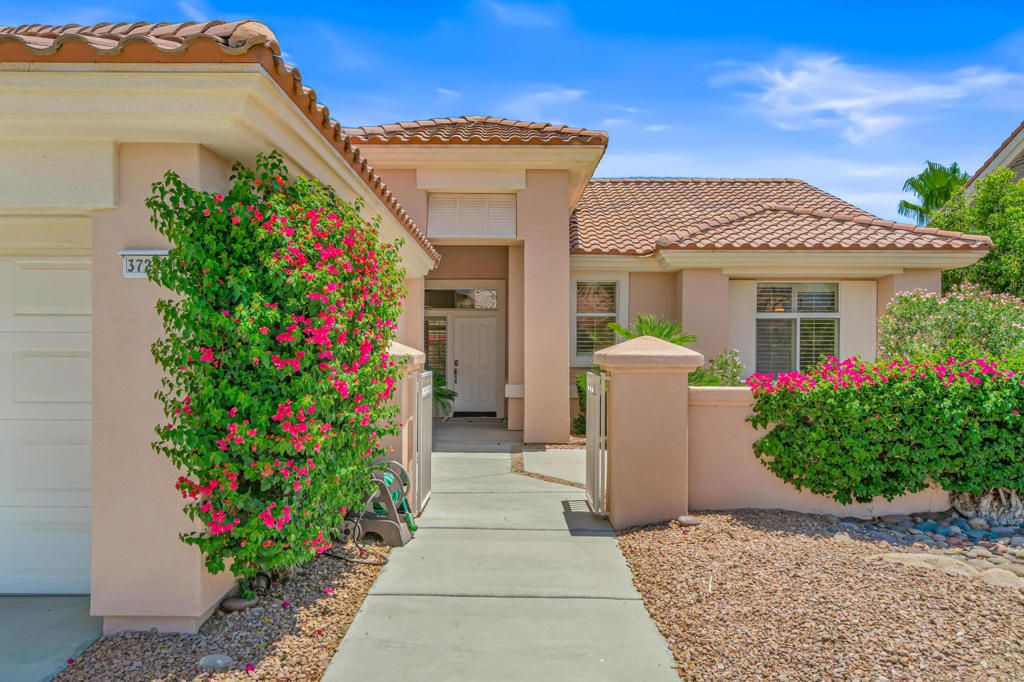 37232 Pineknoll Avenue, Palm Desert