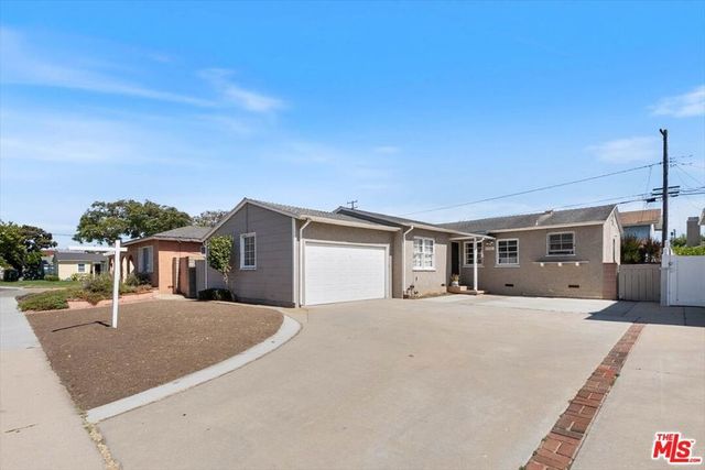 5408 W 138th Place, Hawthorne.