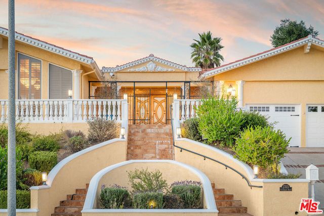 2315 N Hobart Boulevard, Los Angeles