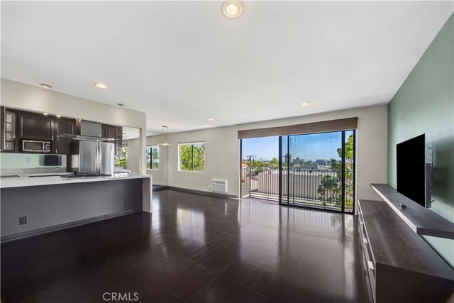 1930 N Vermont # 302, Los Angeles
