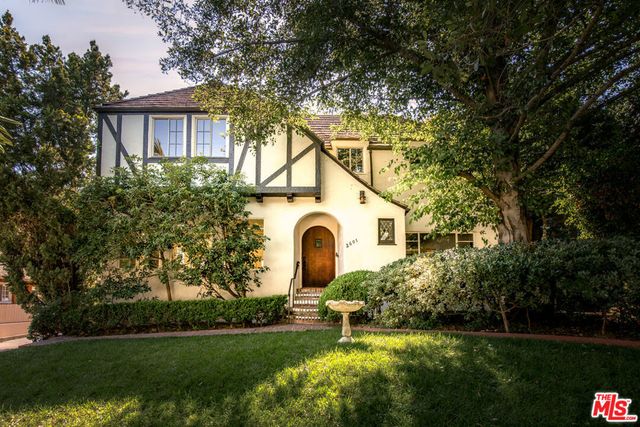2601 N Commonwealth Avenue, Los Angeles