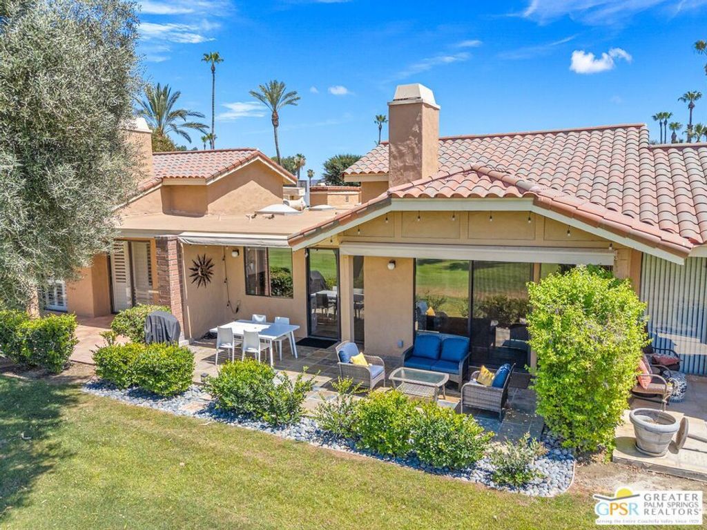 302 Villena Way, Palm Desert