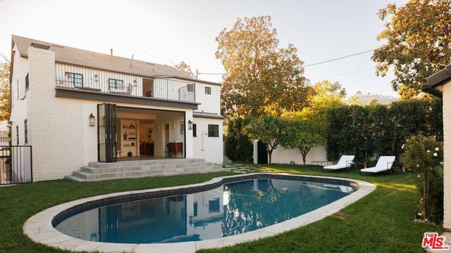 1976 N Catalina Street, Los Angeles