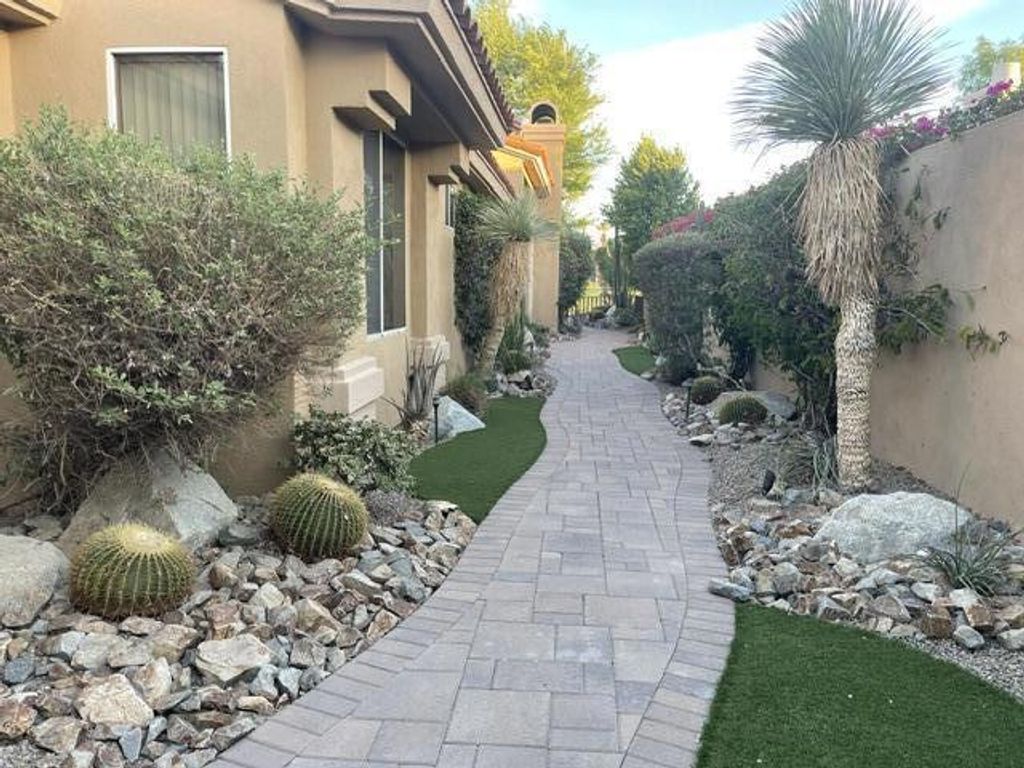 431 Desert Holly Drive, Palm Desert
