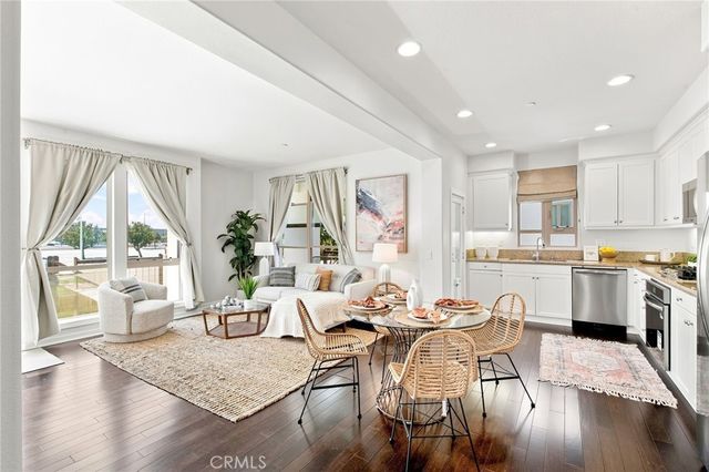 5410 W 149th Place 16, Hawthorne.