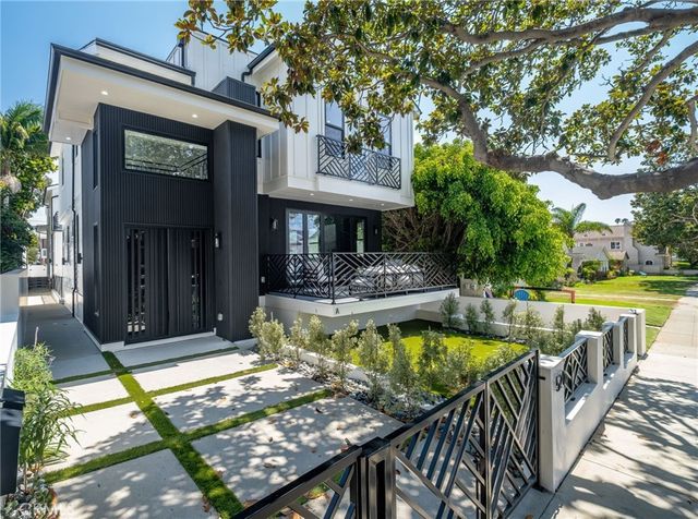 520 N Lucia A, Redondo Beach.