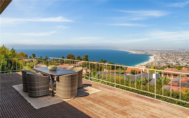 2315 Via Acalones, Palos Verdes Estates.