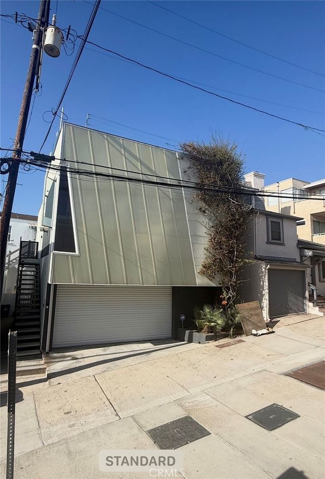 125 Rosecrans Place, Manhattan Beach.