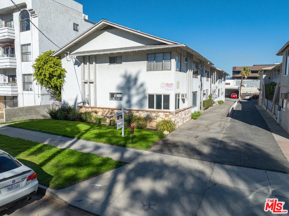 Photo of Listing #24472405