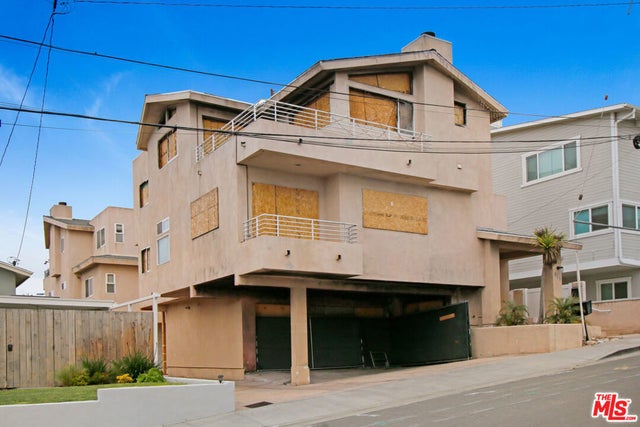615 11th Street, Hermosa Beach.