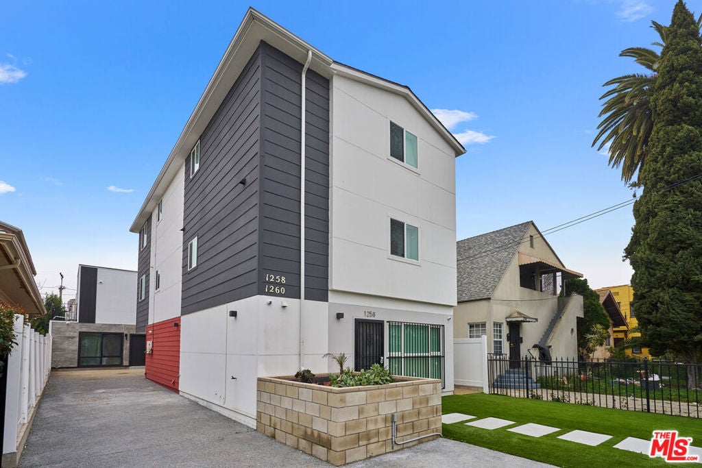 Photo of Listing #25496609