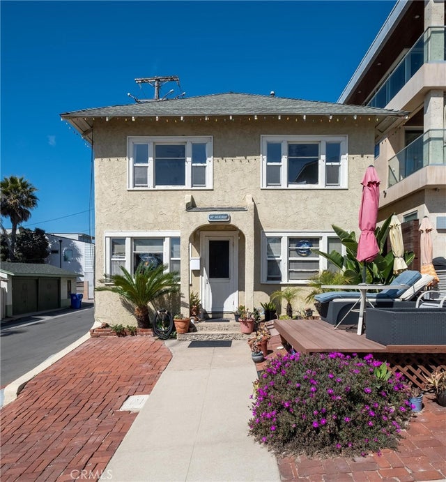 117 8th Street, Manhattan Beach.