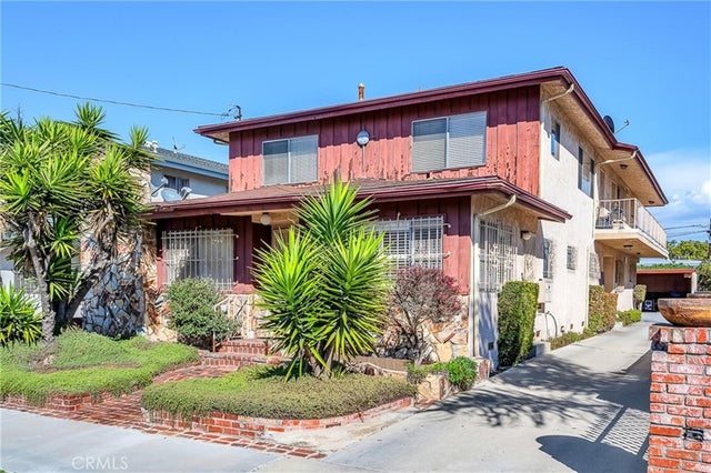 11838 Oxford Avenue, Hawthorne.