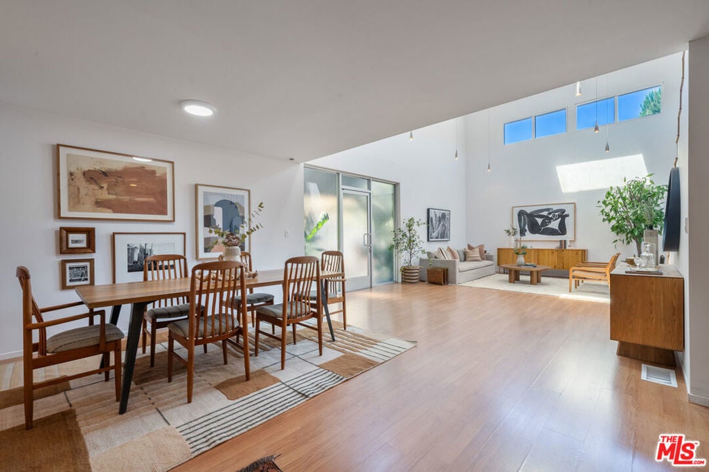 Photo of Listing #25535603