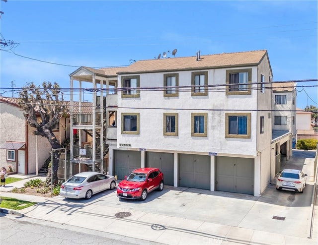 11943 Grevillea Avenue, Hawthorne.