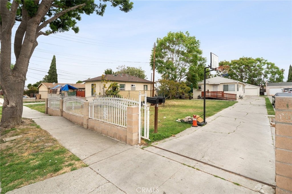 Photo of Listing #SR25101552