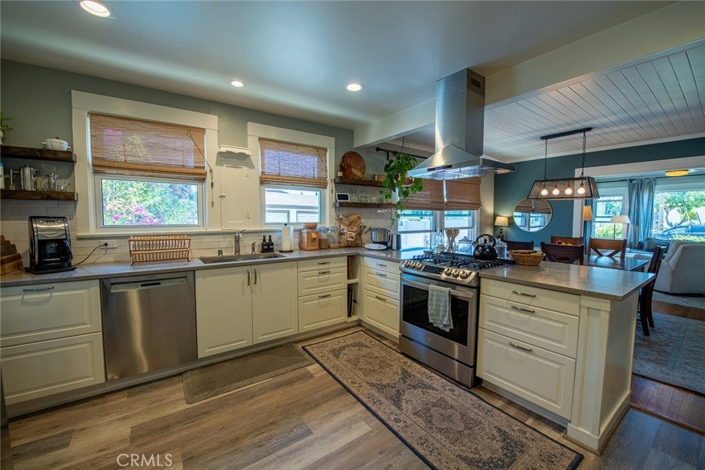 Photo of Listing #SB25170300