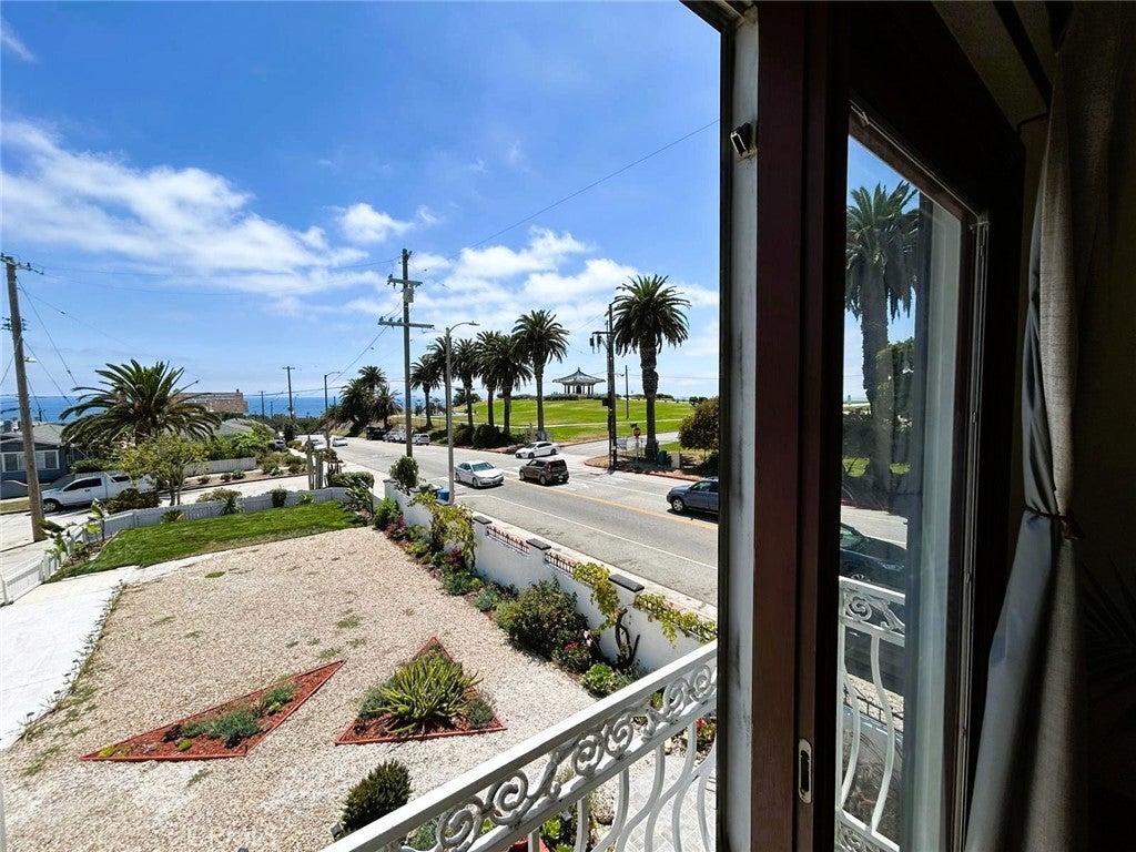 Photo of Listing #SB25173371