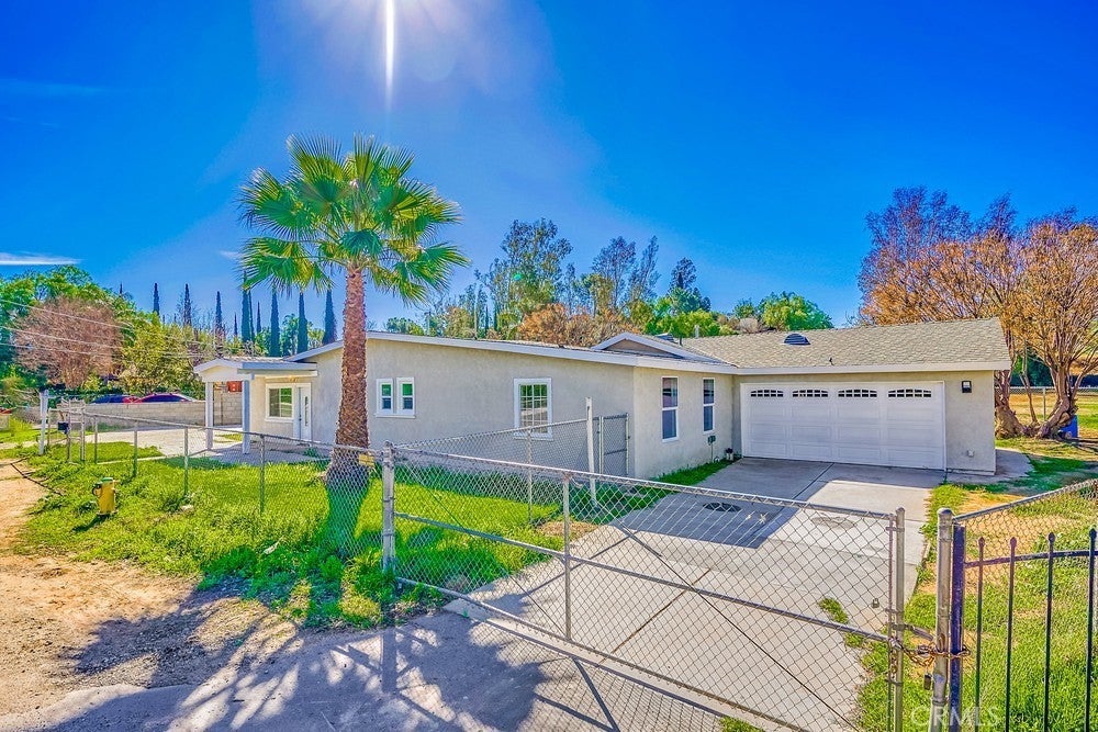 Photo of Listing #IV25177046