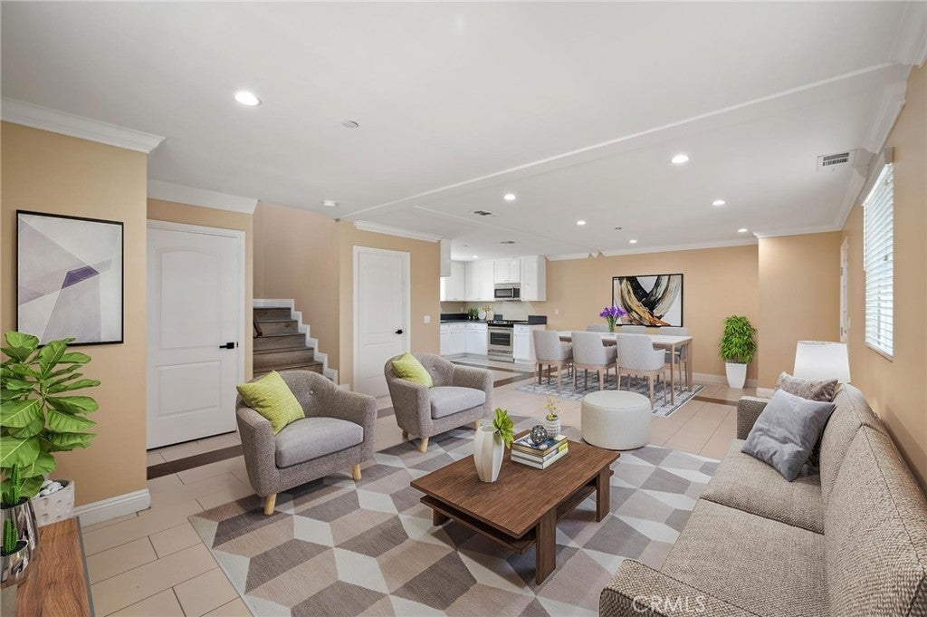 Photo of Listing #SR25187192