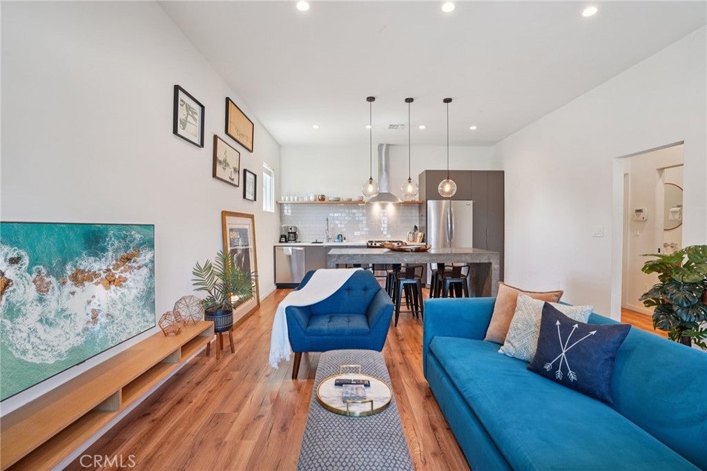 Photo of Listing #SB25198867