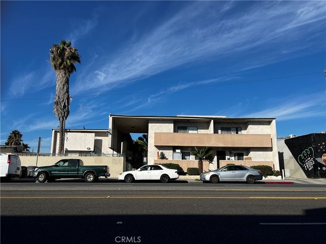 14815 Crenshaw, Gardena.