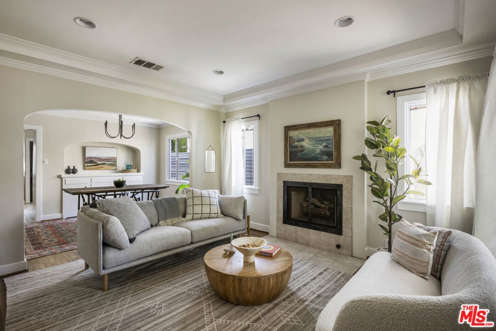 Photo of Listing #25599695