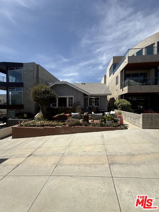 127 16th Street, Manhattan Beach.