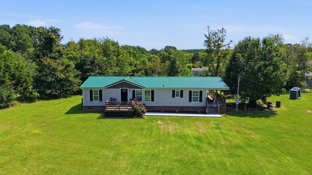 295 County Line Road, Cross