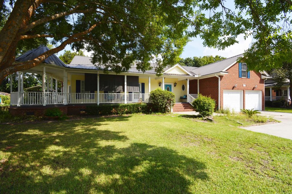 1618 Cedar Avenue, Moncks Corner