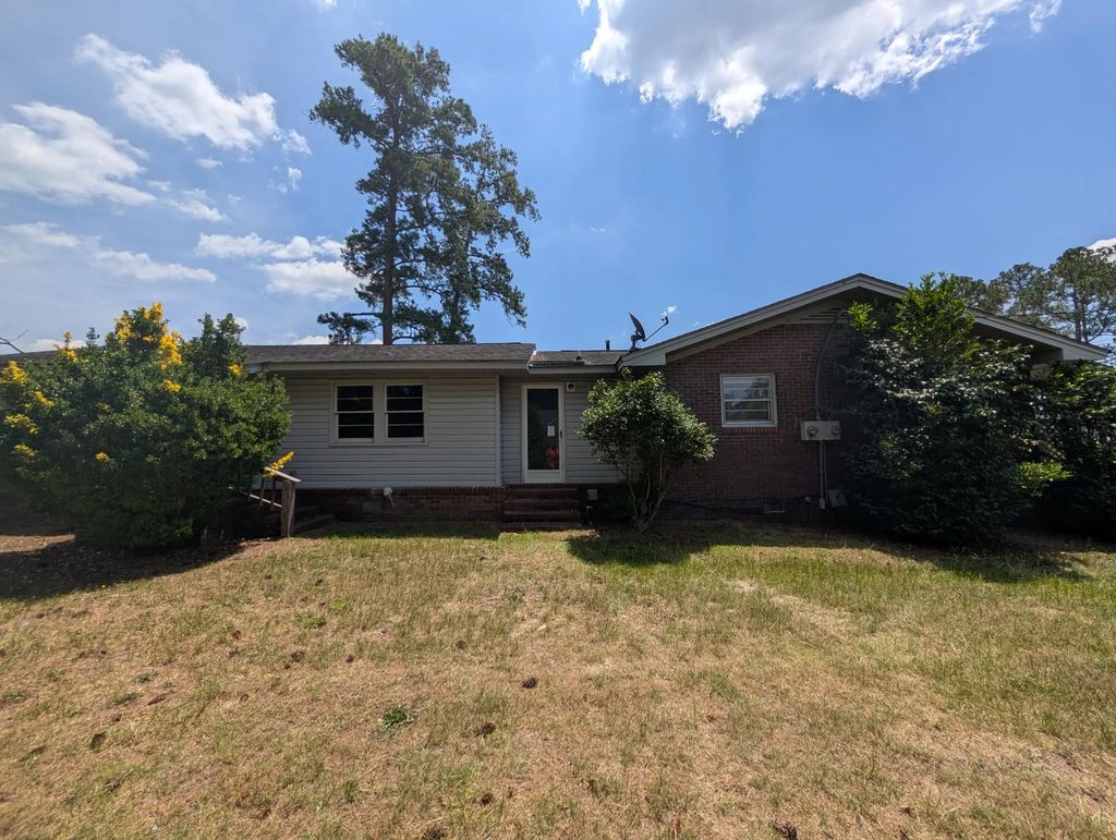 331 E Reaves Avenue, Dillon