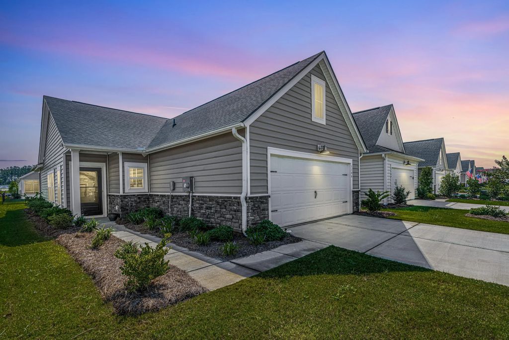1146 Glorious Way, Summerville
